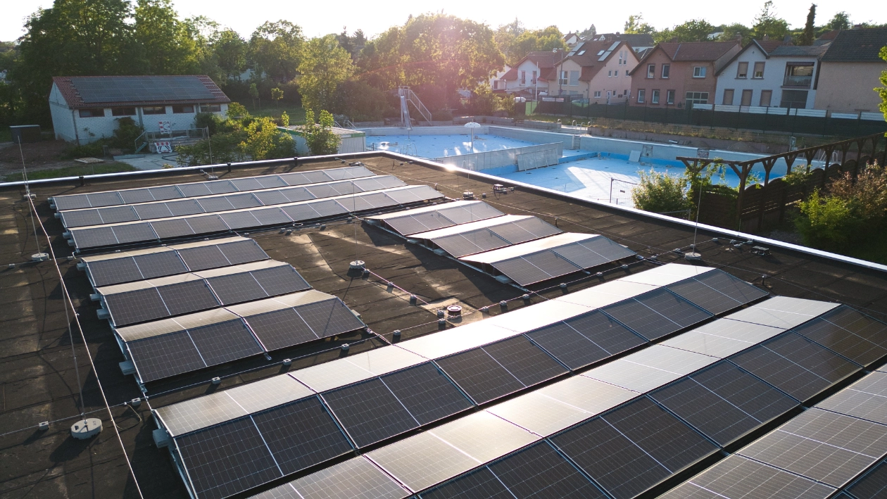 Paternusbad Pfeddersheim Dach Solaranlage